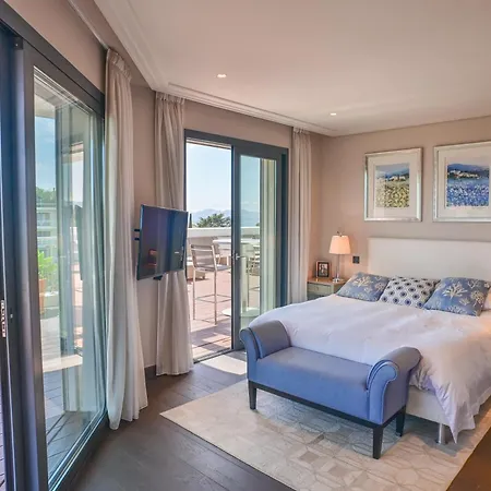 Апартаменти Penthouse 3 Beds, Private Pool, Parc Du Cap